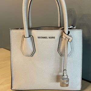 Michael Kors Mercer Pebbled Leather Accordion Crossbody Pearl Grey